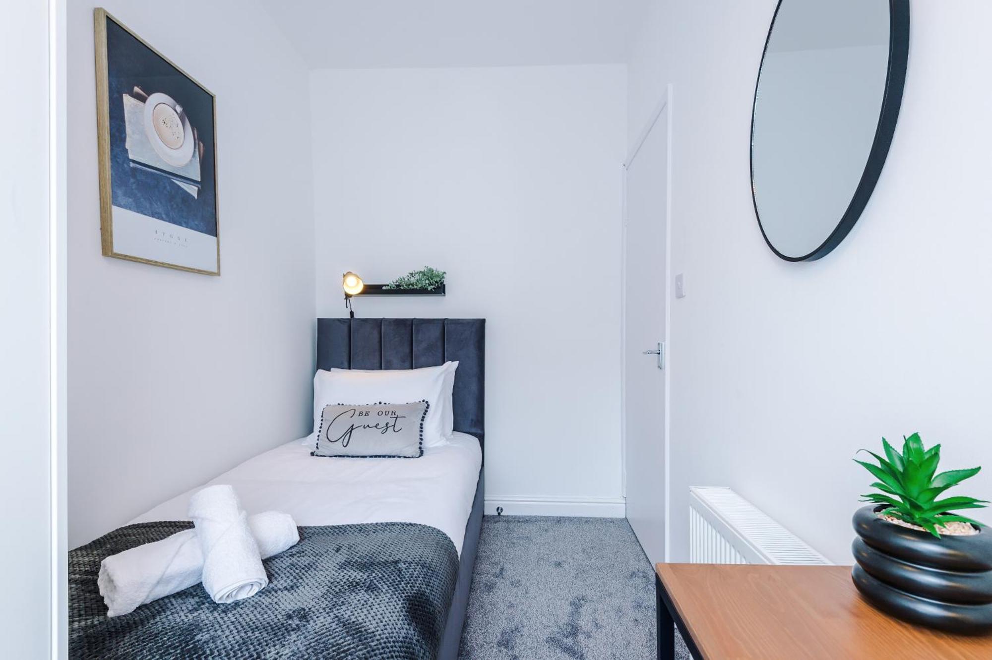 Modern Premium 3 Bed Hidden Gem - Central Location บาร์นสลีย์ ภายนอก รูปภาพ