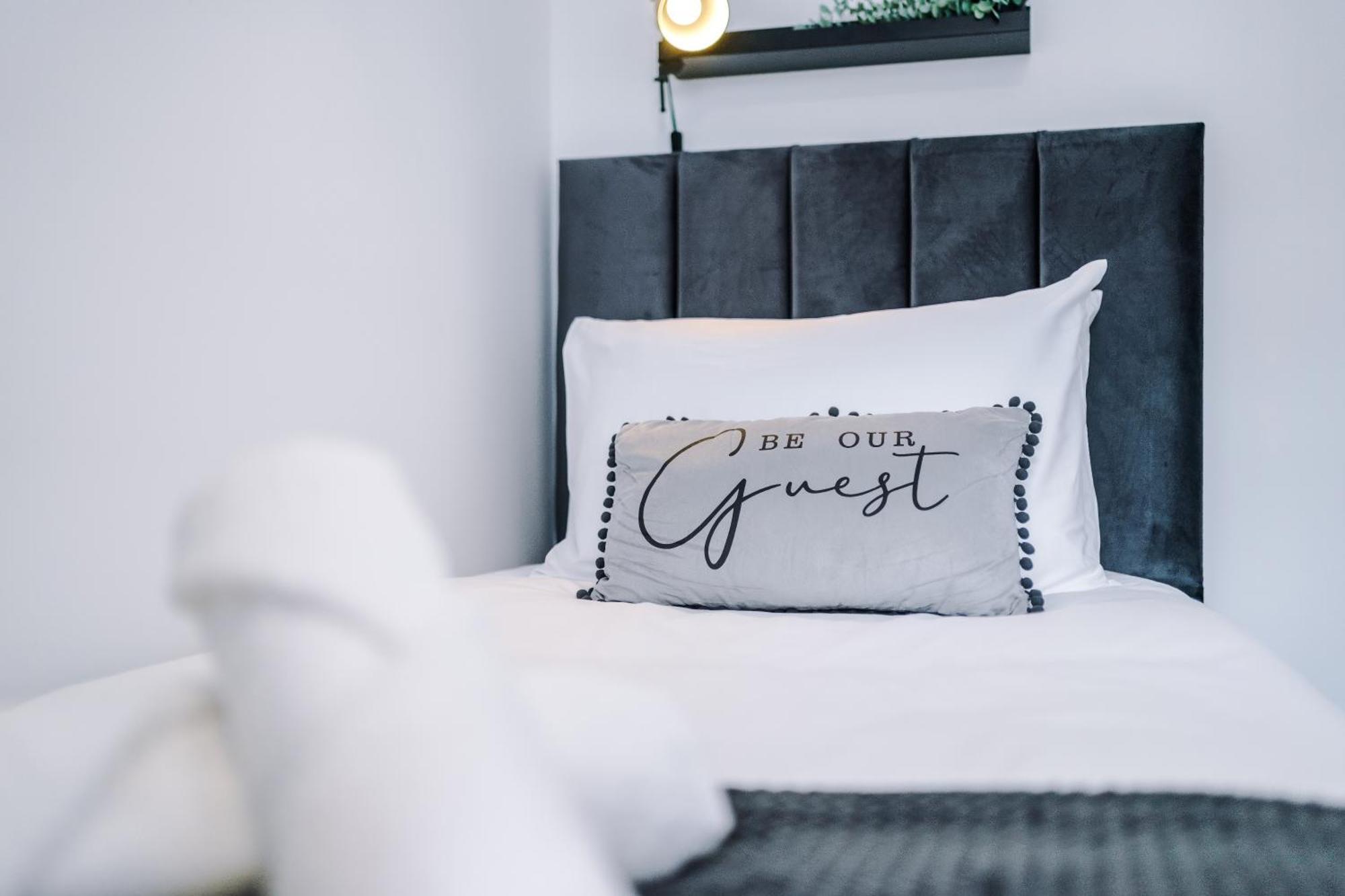 Modern Premium 3 Bed Hidden Gem - Central Location บาร์นสลีย์ ภายนอก รูปภาพ