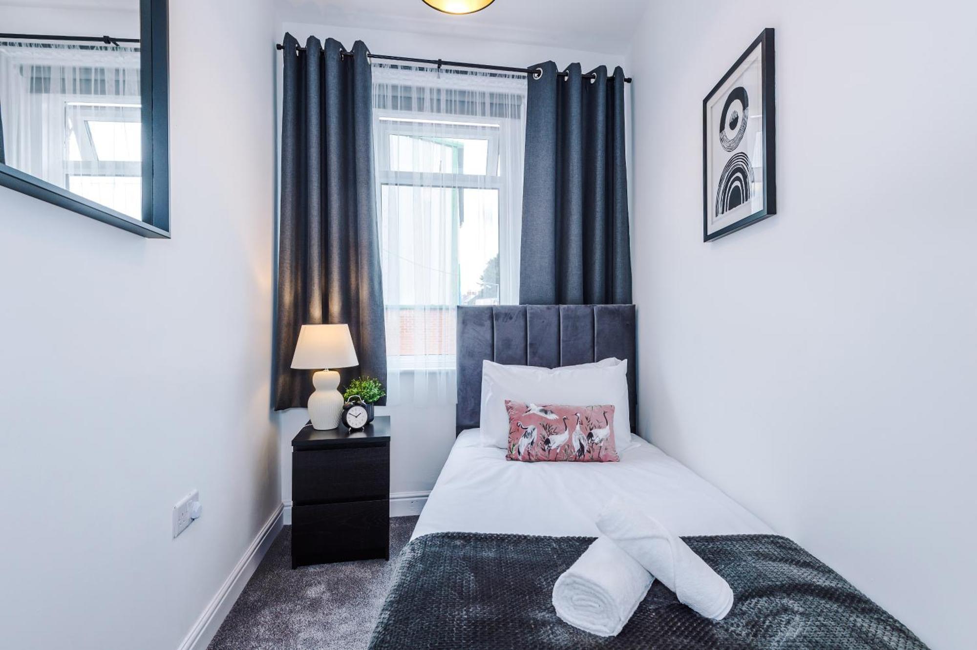 Modern Premium 3 Bed Hidden Gem - Central Location บาร์นสลีย์ ภายนอก รูปภาพ